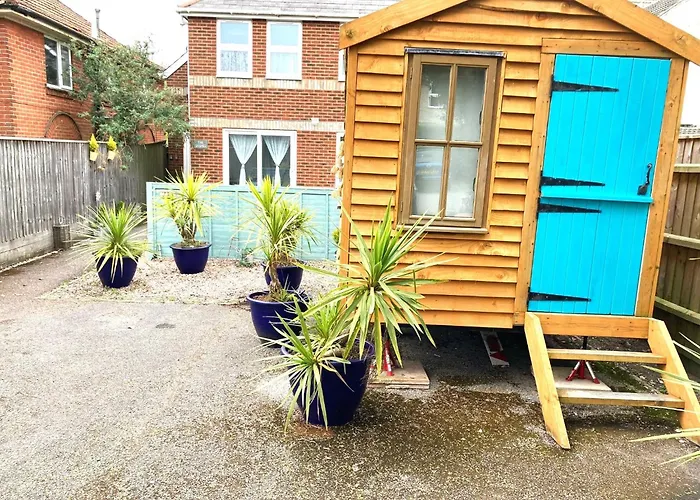 The Sashes - Cozy Apartment - Free Parking - Ultrafast Wifi - Smart Tv - Netflix - Sleeps Up To 6! Close To Poole Town Center & Sandbanks & Bournemouth