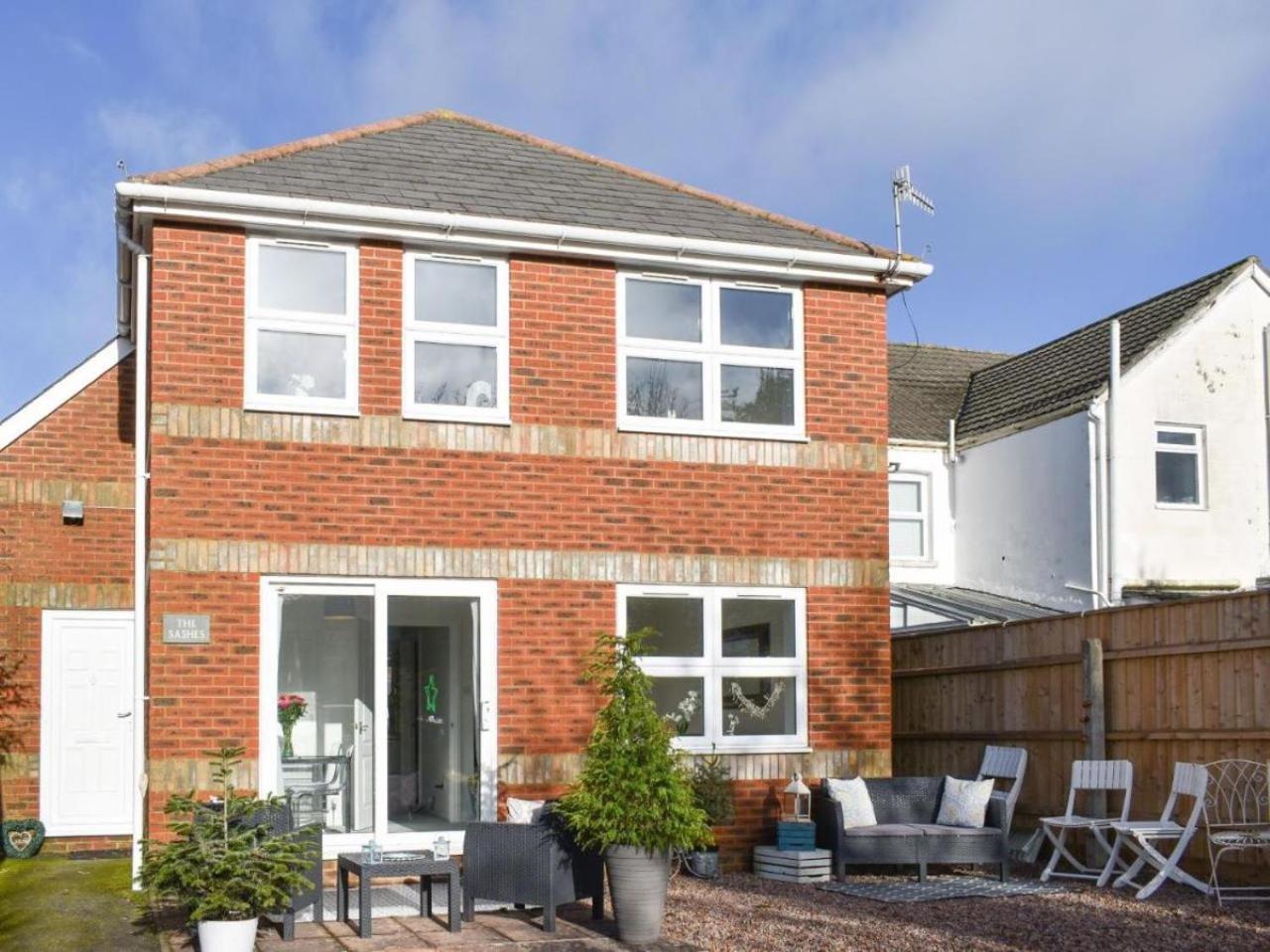 The Sashes - Cozy - Free Parking - Ultrafast Wifi - Smart Tv - Netflix - Sleeps Up To 6! Close To Town Center & Sandbanks & Bournemouth * Poole