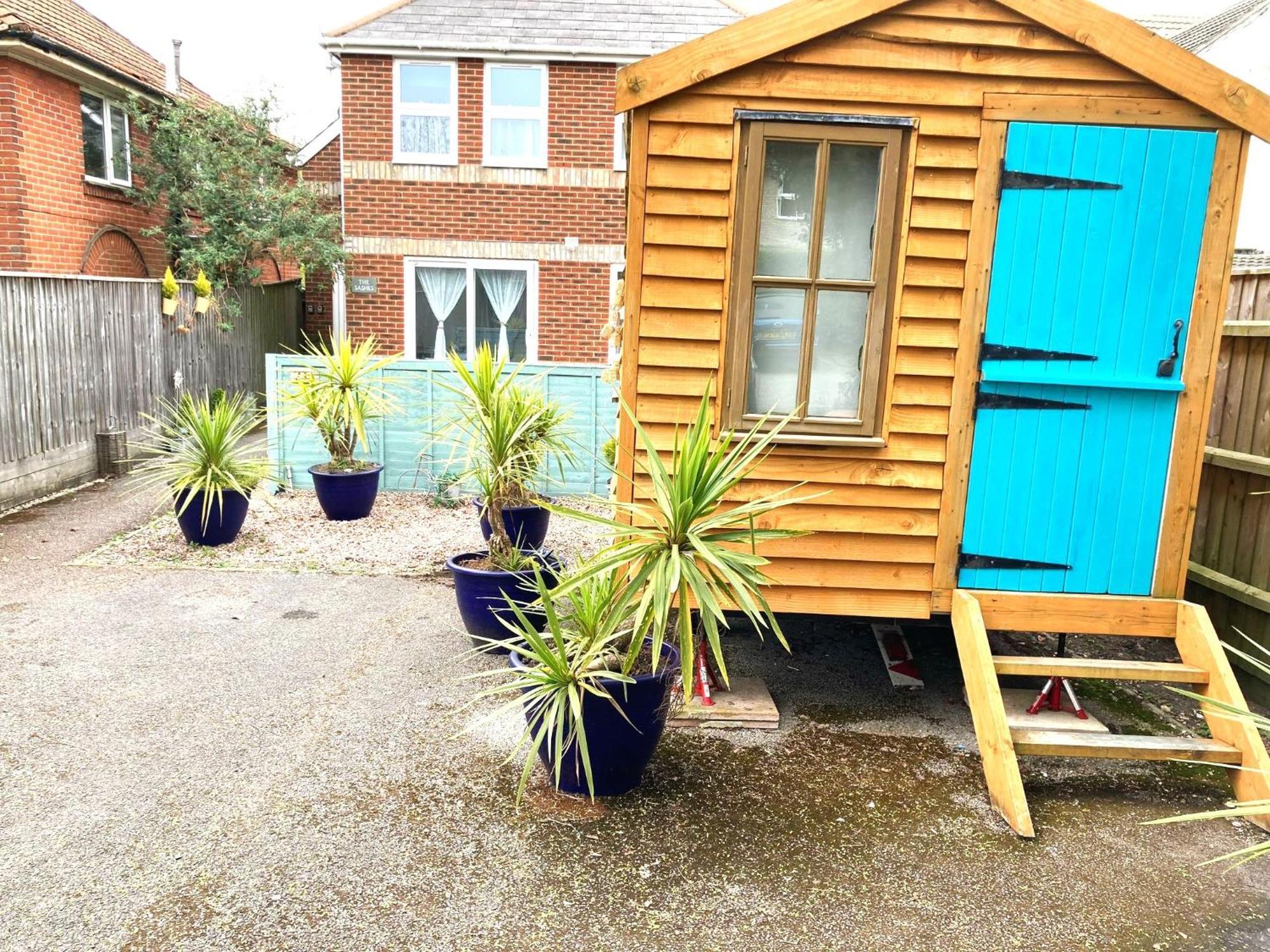 The Sashes - Cozy - Free Parking - Ultrafast Wifi - Smart Tv - Netflix - Sleeps Up To 6! Close To Town Center & Sandbanks & Bournemouth Poole
